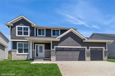 2725 SE Florence Dr, Waukee, IA 50263