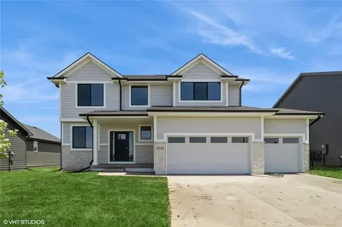 2715 SE Florence Dr, Waukee, IA 50263