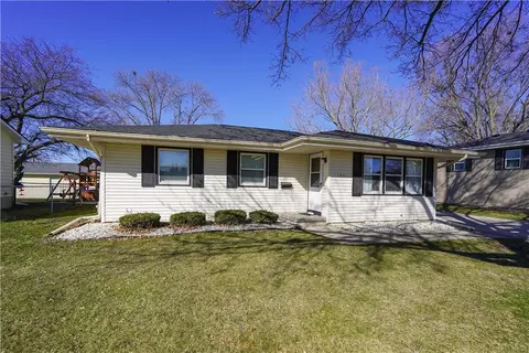 1211 E 13th St S, Newton, IA 50208