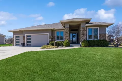 2602 NE Chevalia Ct, Grimes, IA 50111