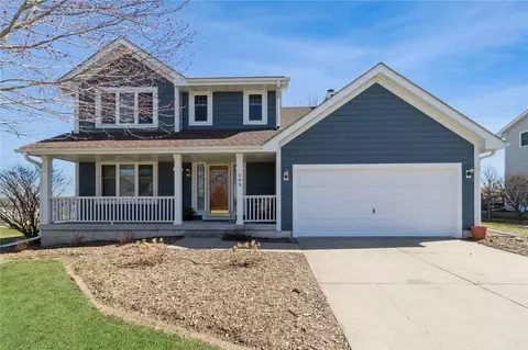 609 SW Maplewood Dr, Grimes, IA 50111