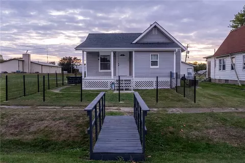 109 NE 2nd St, Melcher Dallas, IA 50163
