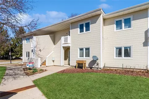 207 Cooper Ct, Ames, IA 50014
