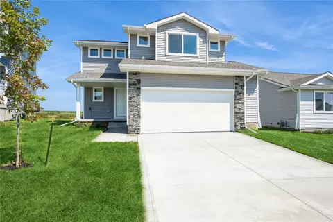 2948 Primrose Ln, Pella, IA 50219