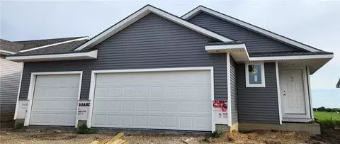 2940 Primrose Ln, Pella, IA 50219