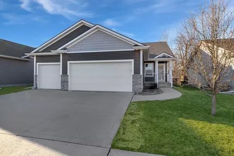 2933 SW Country Ln, Ankeny, IA 50023