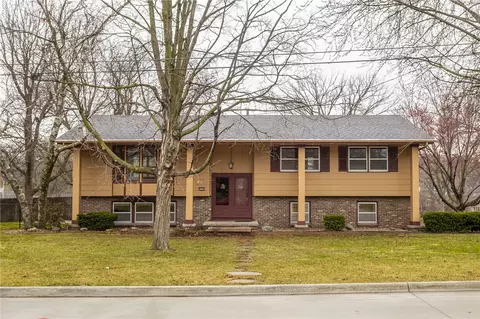 6526 Allison Ave, Windsor Heights, IA 50324