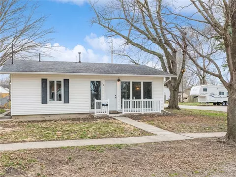 121 W Washington St, Colfax, IA 50054