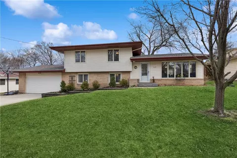 3107 Hillsdale Dr, Urbandale, IA 50322