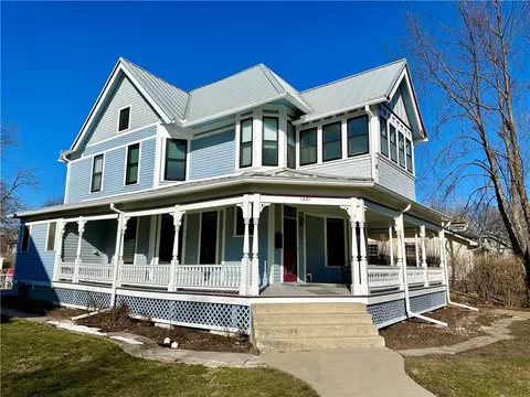 1421 Broad St, Grinnell, IA 50112
