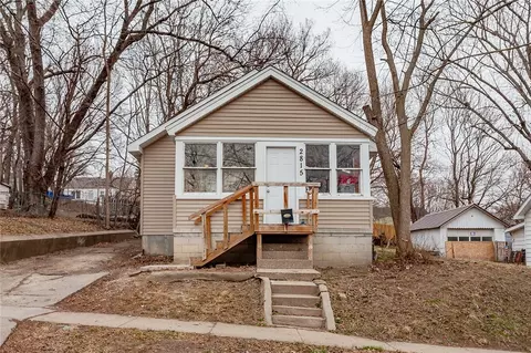 2815 Oxford St, Des Moines, IA 50313