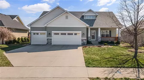 4955 Andrews Pl, Pleasant Hill, IA 50327