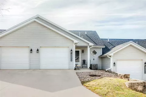2302 Bos Landen Dr #3, Pella, IA 50219