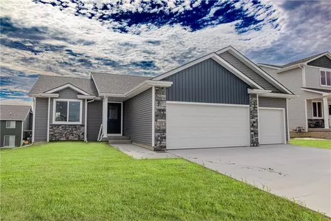 555 NW Prairie Rose Ln, Waukee, IA 50263