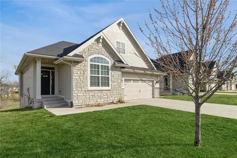 14315 Holcomb Ave, Urbandale, IA 50323