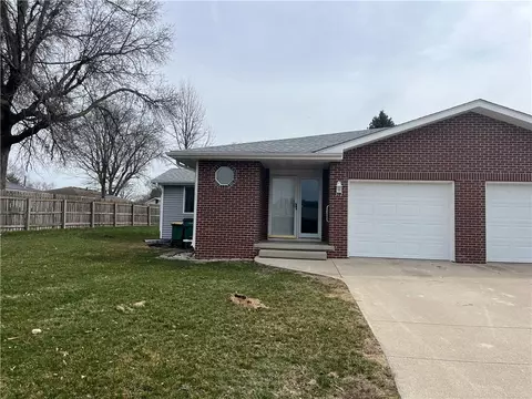312 S 10th Ave, Winterset, IA 50273