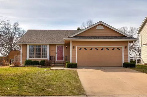 9104 Longview Dr, Johnston, IA 50131