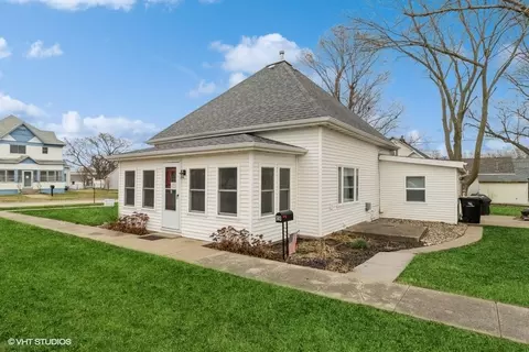 503 S 9th St, Adel, IA 50003