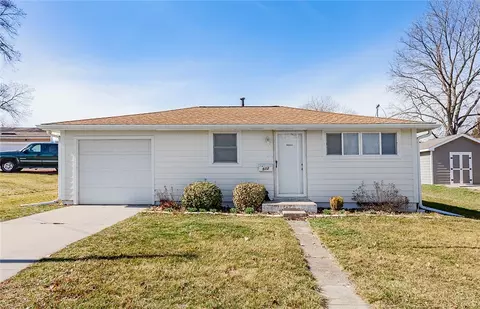512 S 10th St, Adel, IA 50003