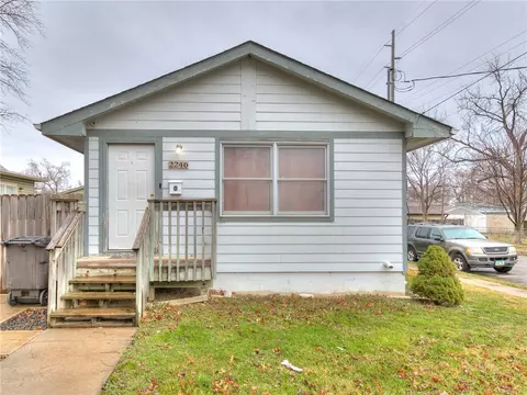 2246 Lyon St, Des Moines, IA 50317