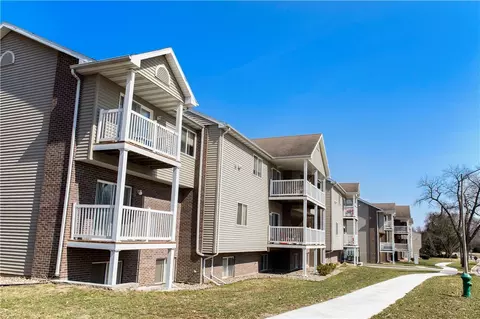 203 Jewel Dr, Ames, IA 50010