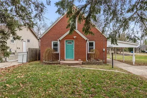 3905 E Douglas Ave, Des Moines, IA 50317
