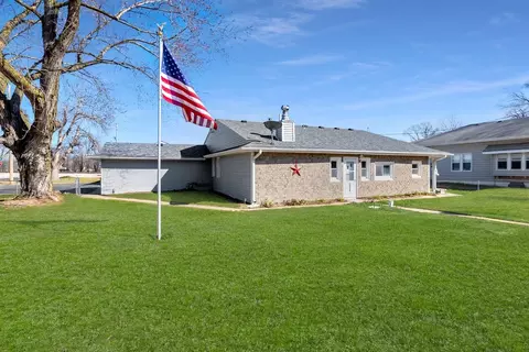 5890 SE Circle Dr, Carlisle, IA 50047