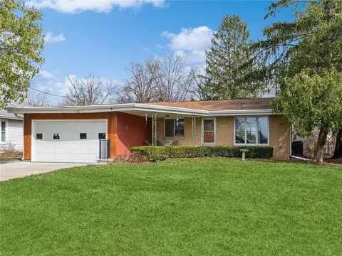 812 N E St, Indianola, IA 50125