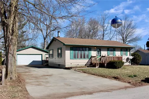 536 Rock Island Ave, Martensdale, IA 50160