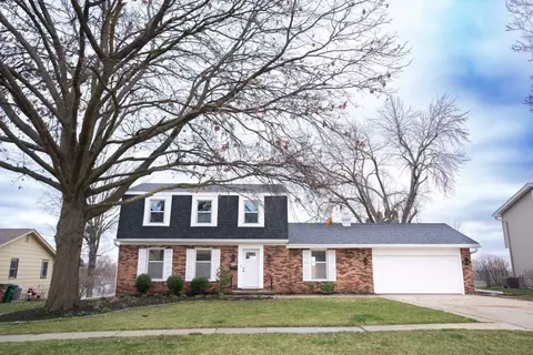 2010 Meadow Brook Dr, West Des Moines, IA 50265