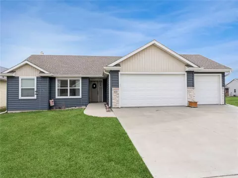 400 W Meadow Dr, Prairie City, IA 50228