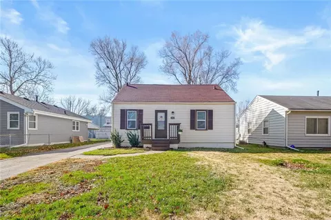 2447 Elizabeth Ave, Des Moines, IA 50317