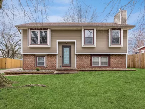 110 11th Ave NW, Altoona, IA 50009