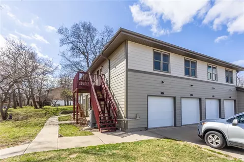 2332 Heatherwood Dr #4, West Des Moines, IA 50265