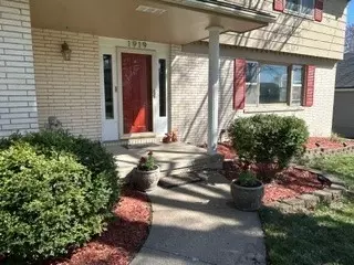 1919 69th St, Windsor Heights, IA 50324