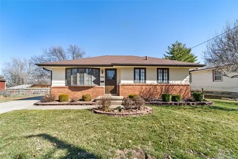 3021 Roblang Ct, Des Moines, IA 50317