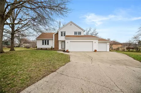 4113 Golf View Cir, Urbandale, IA 50322
