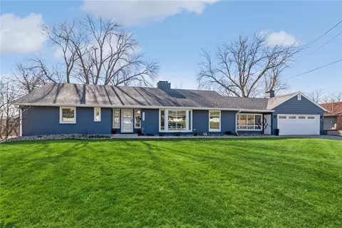 3764 River Oaks Dr, Des Moines, IA 50312