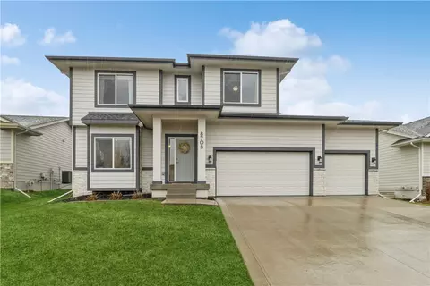 8708 Highland Oaks Dr, Johnston, IA 50131