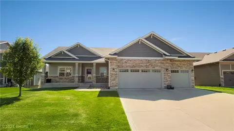 3105 Whitepine Ct, Waukee, IA 50263