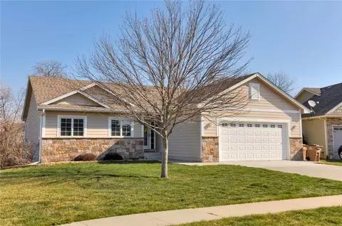 203 Pine Ave, Norwalk, IA 50211