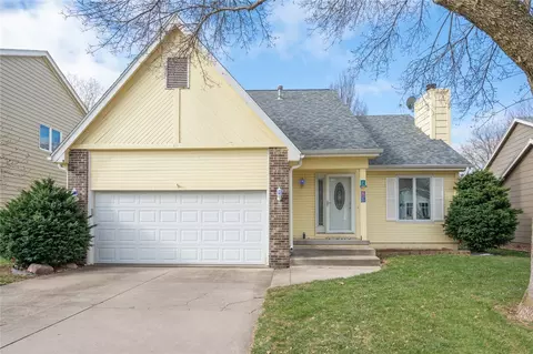 2448 Sandler Dr, Urbandale, IA 50322