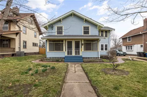 677 38th St, Des Moines, IA 50312