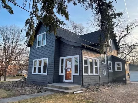 208 N D St, Indianola, IA 50125