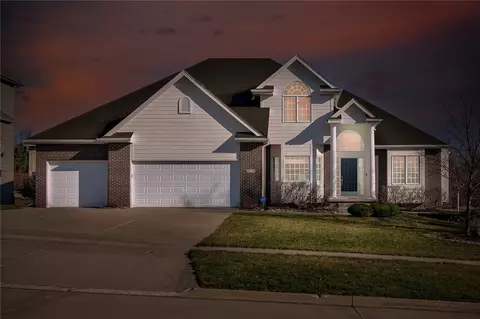 4907 Valley View Ln, West Des Moines, IA 50265