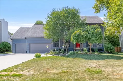 12844 Lincoln Ave, Clive, IA 50325