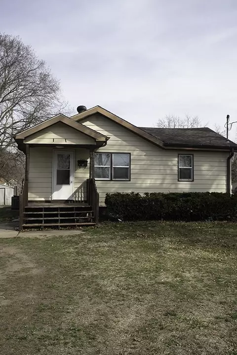 2932 E Washington Ave, Des Moines, IA 50317