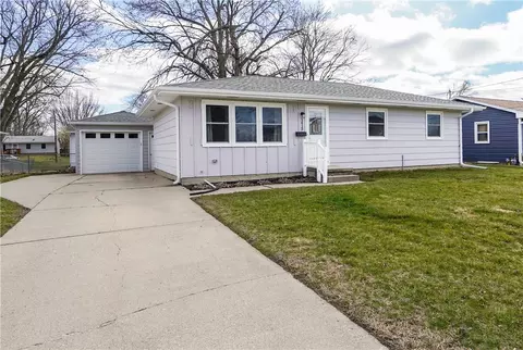 1413 N 9th Ave Pl E, Newton, IA 50208