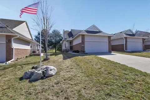 1435 Pompano Dr, Clive, IA 50325