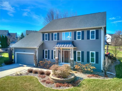 8320 Talbot Pl, Johnston, IA 50131